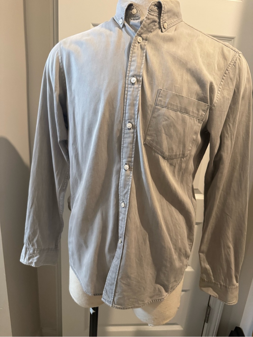 Uniqlo Men's Button-Down Lightweight Denim Shirt - Light Grey Size  Medium